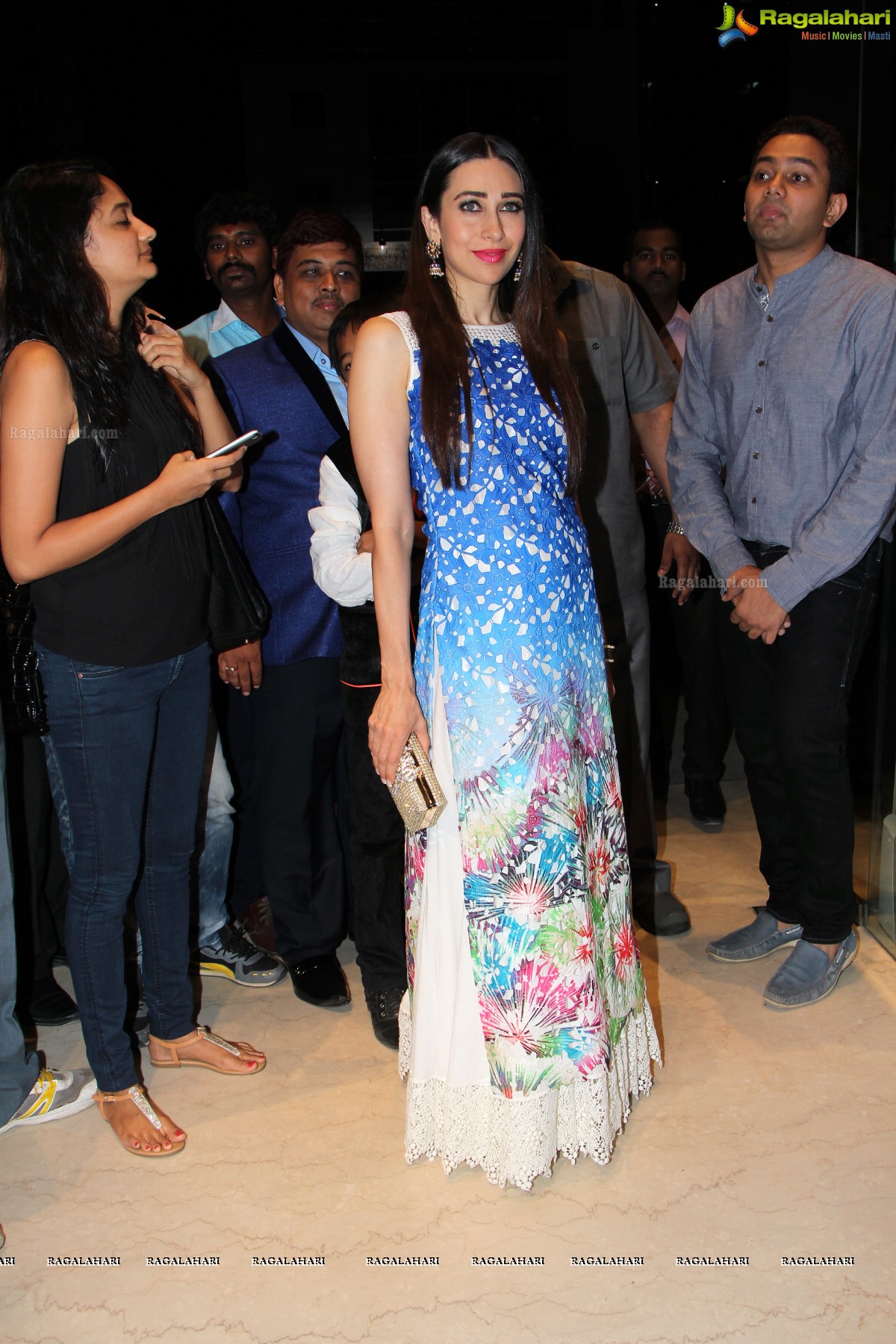 Neeru Kumar Collection Launch by Karisma Kapoor at Neeru's Emporio