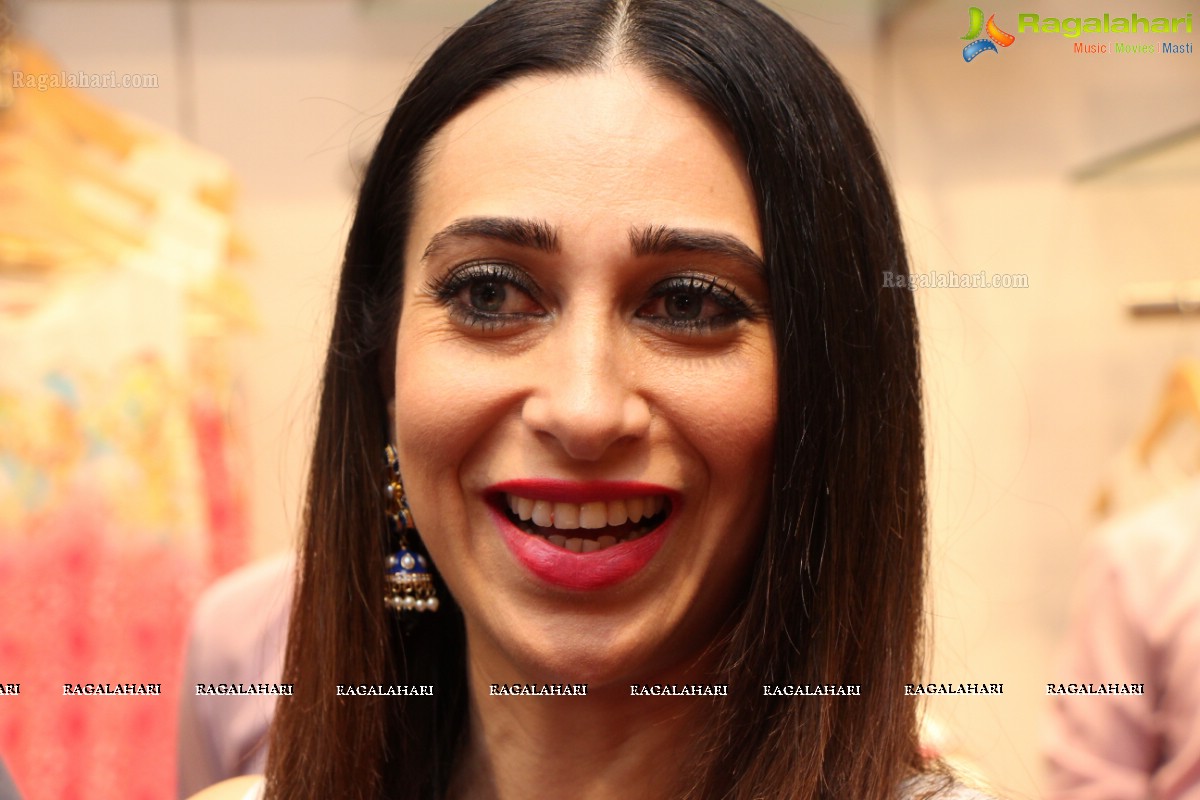 Neeru Kumar Collection Launch by Karisma Kapoor at Neeru's Emporio