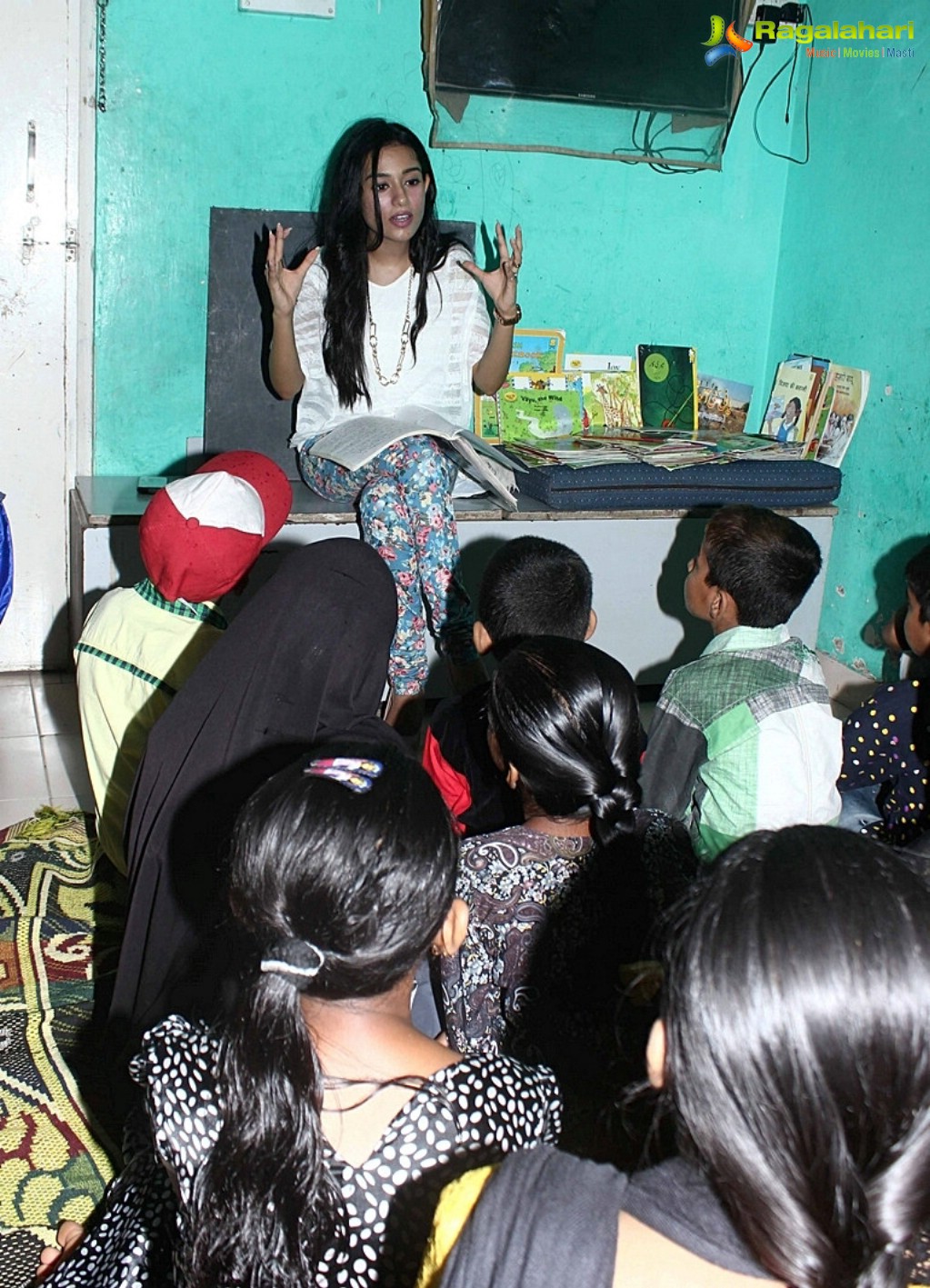 Amrita Rao visits Pratham NGO in Andheri, Mumbai