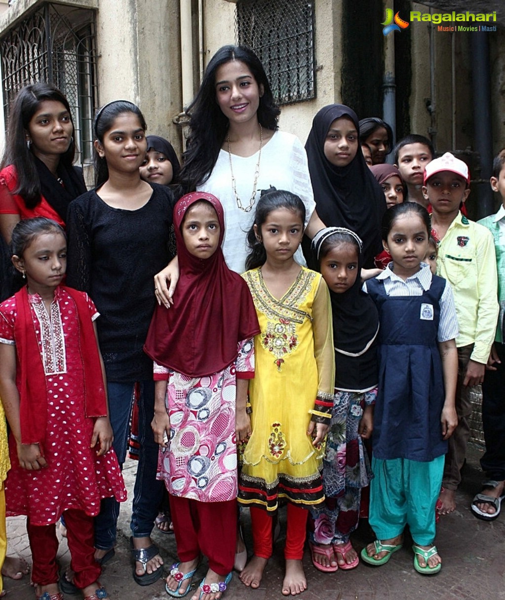 Amrita Rao visits Pratham NGO in Andheri, Mumbai