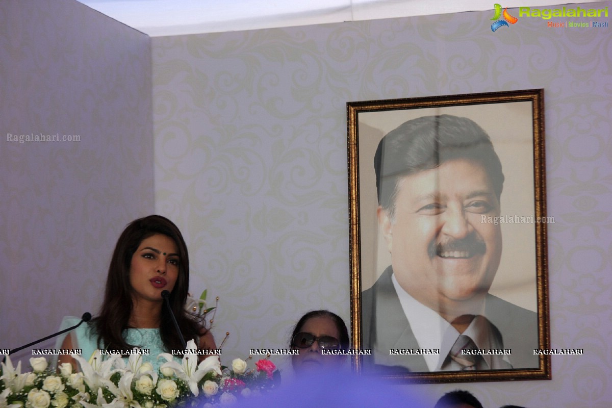 Priyanka Chopra Unveils Road in Late Father's Name, Mumbai