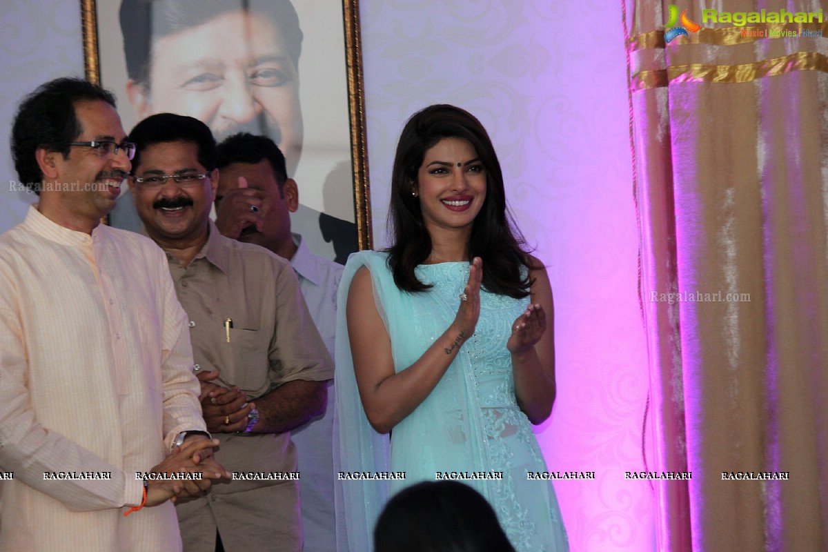 Priyanka Chopra Unveils Road in Late Father's Name, Mumbai