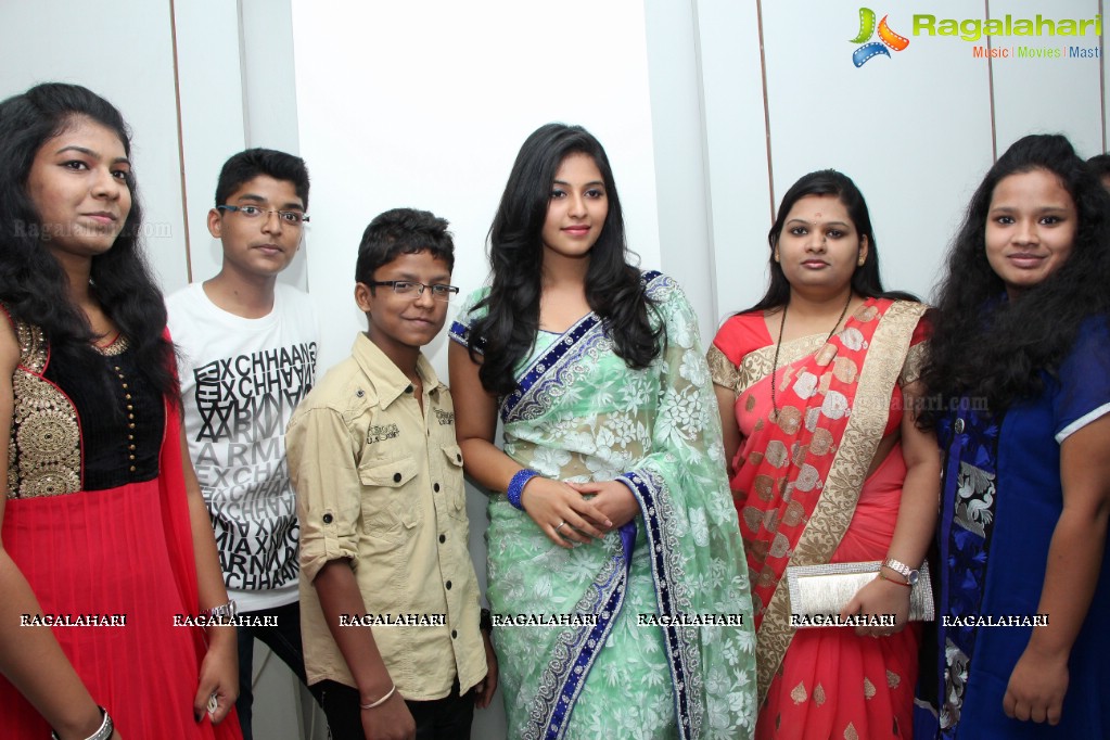 Anjali inaugurates Priyanka Selections Showroom, Hyderabad