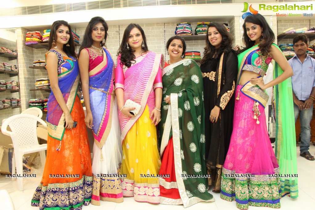 Anjali inaugurates Priyanka Selections Showroom, Hyderabad