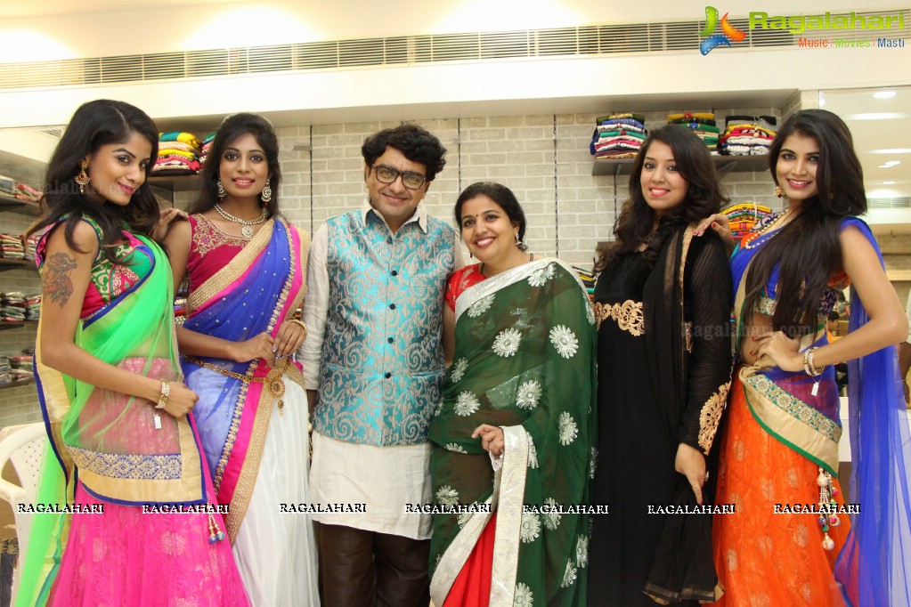 Anjali inaugurates Priyanka Selections Showroom, Hyderabad