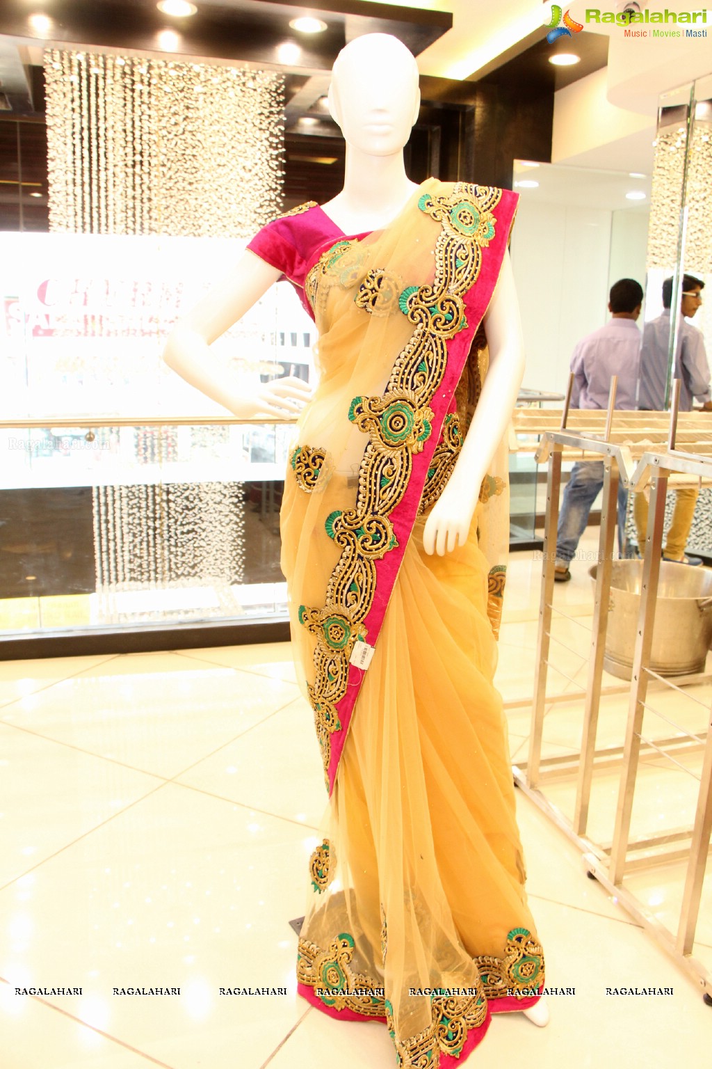 Anjali inaugurates Priyanka Selections Showroom, Hyderabad