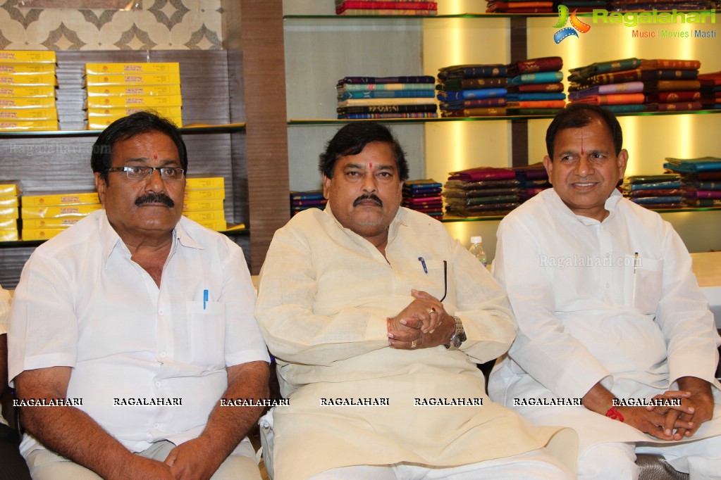 Anjali inaugurates Priyanka Selections Showroom, Hyderabad