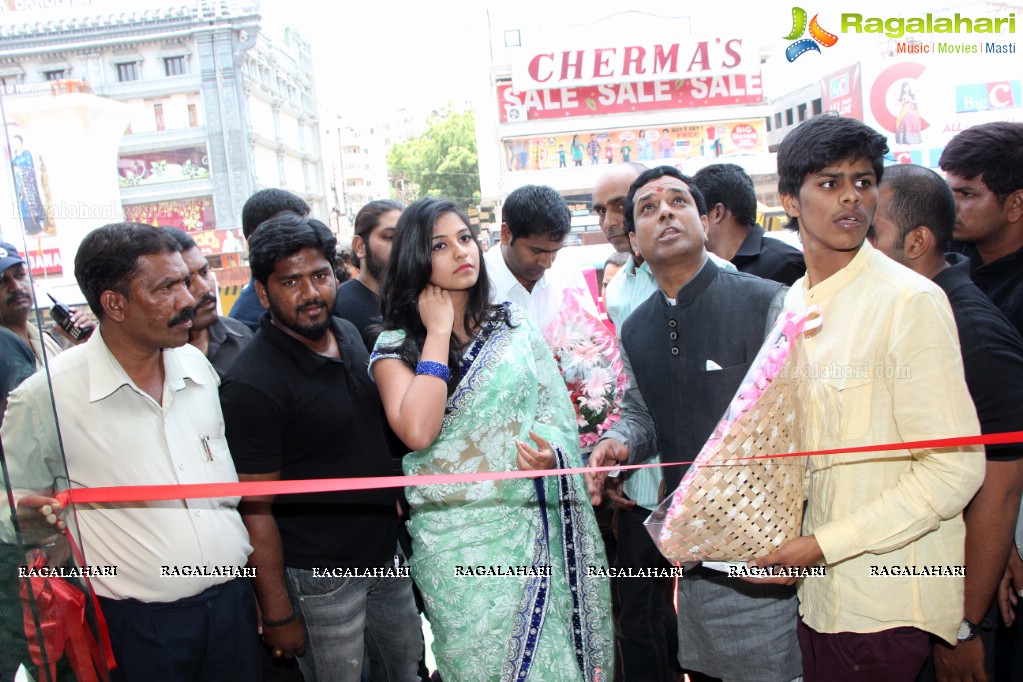 Anjali inaugurates Priyanka Selections Showroom, Hyderabad