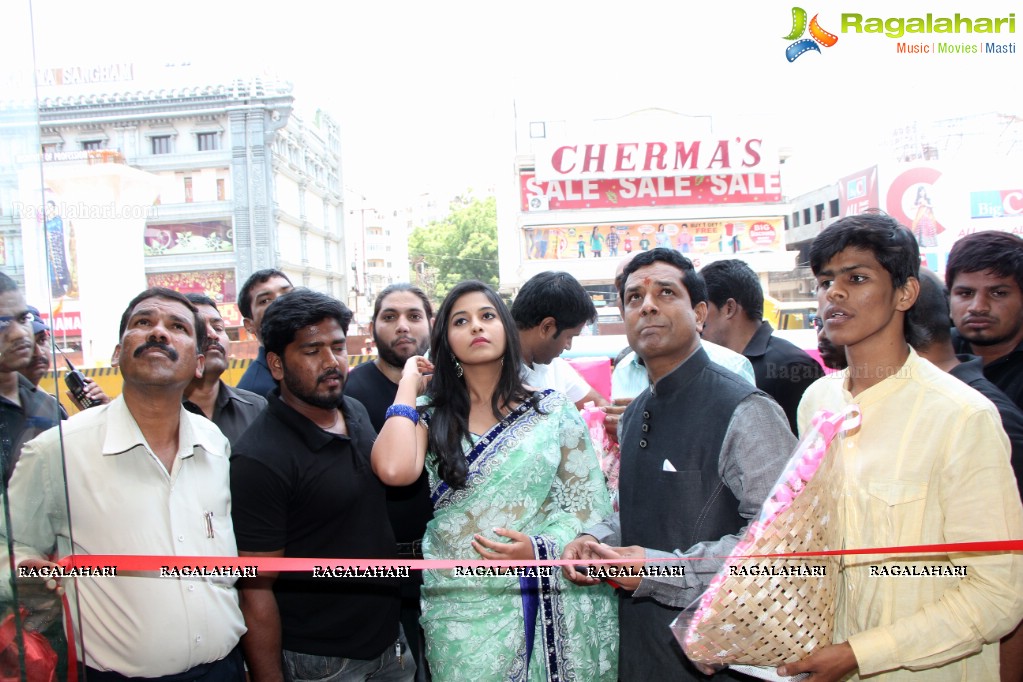 Anjali inaugurates Priyanka Selections Showroom, Hyderabad