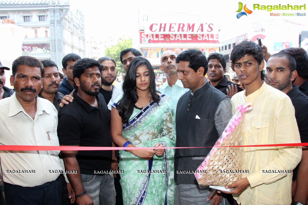 Anjali inaugurates Priyanka Selections Showroom, Hyderabad