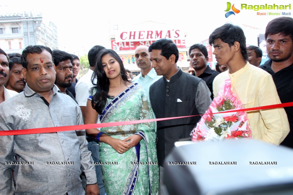 Anjali inaugurates Priyanka Selections Showroom, Hyderabad