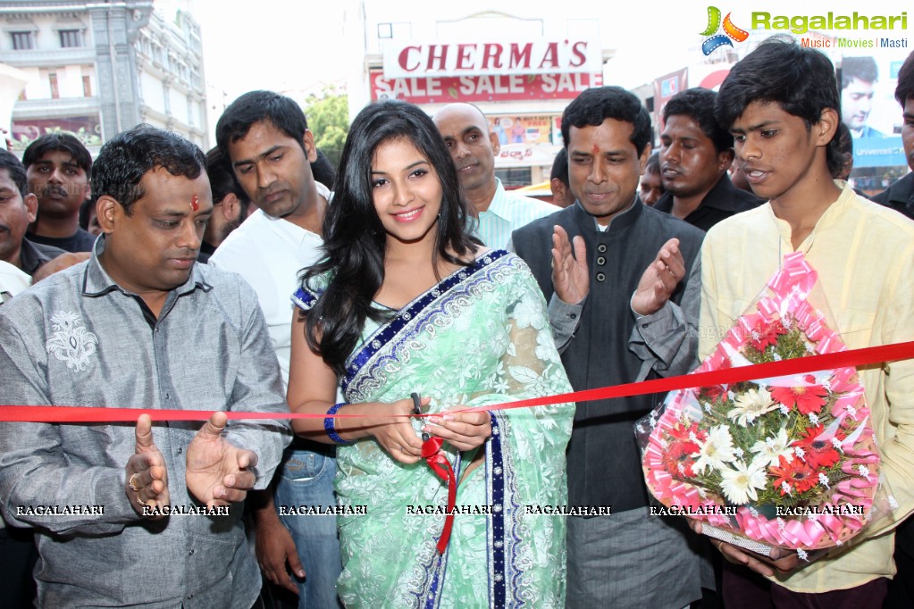 Anjali inaugurates Priyanka Selections Showroom, Hyderabad