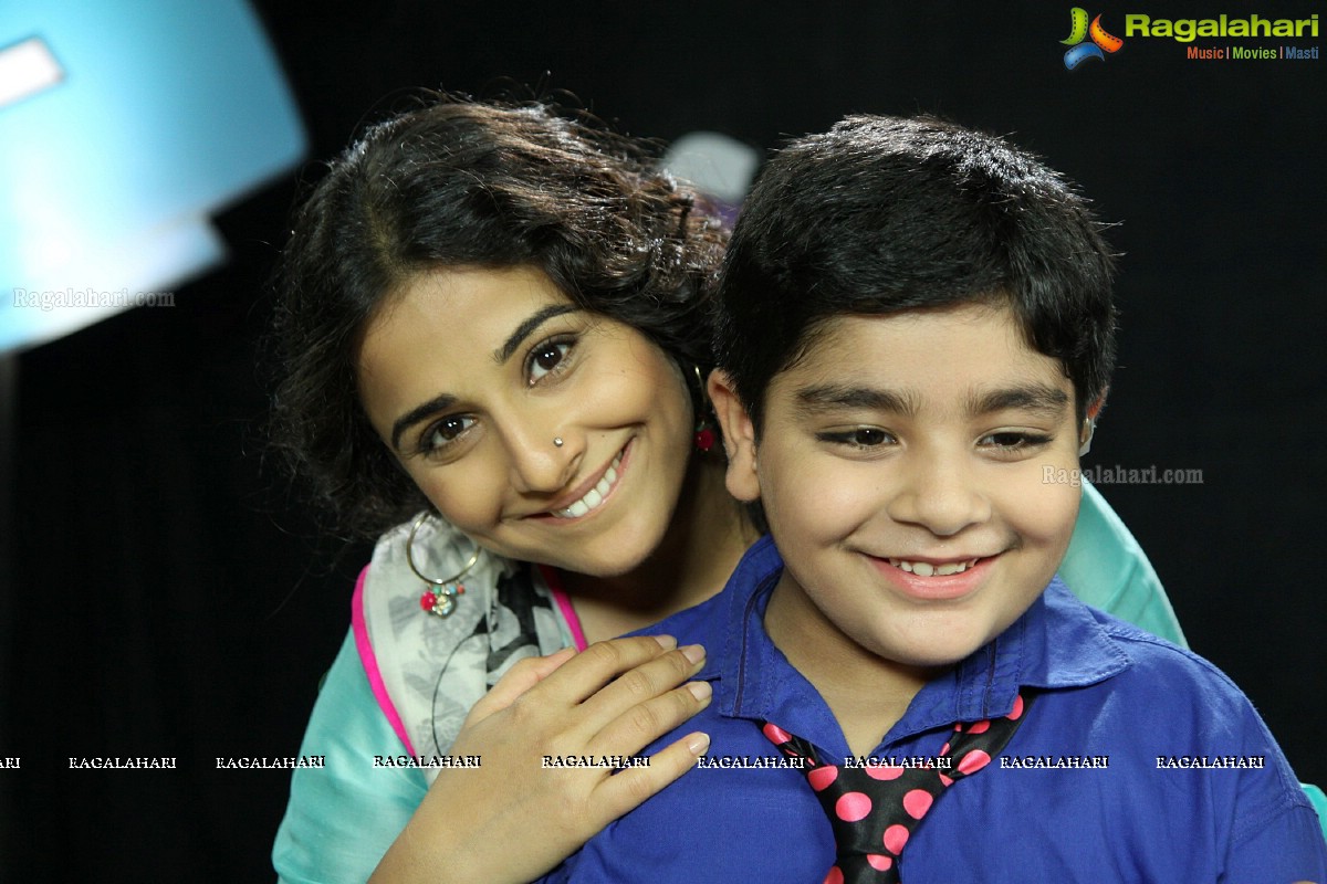 Vidya Balan promotes Bobby Jasoos on the sets of Disney Show Captain Tiao