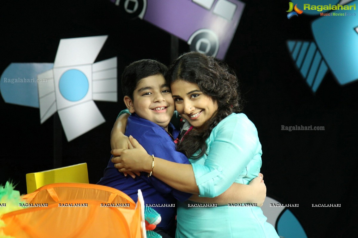 Vidya Balan promotes Bobby Jasoos on the sets of Disney Show Captain Tiao