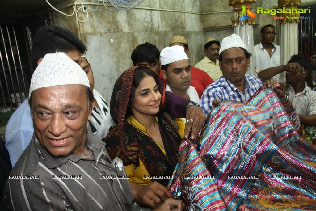 Vidya Balan visits Mahim Dargah to seek blessings for 'Bobby Jasoos'