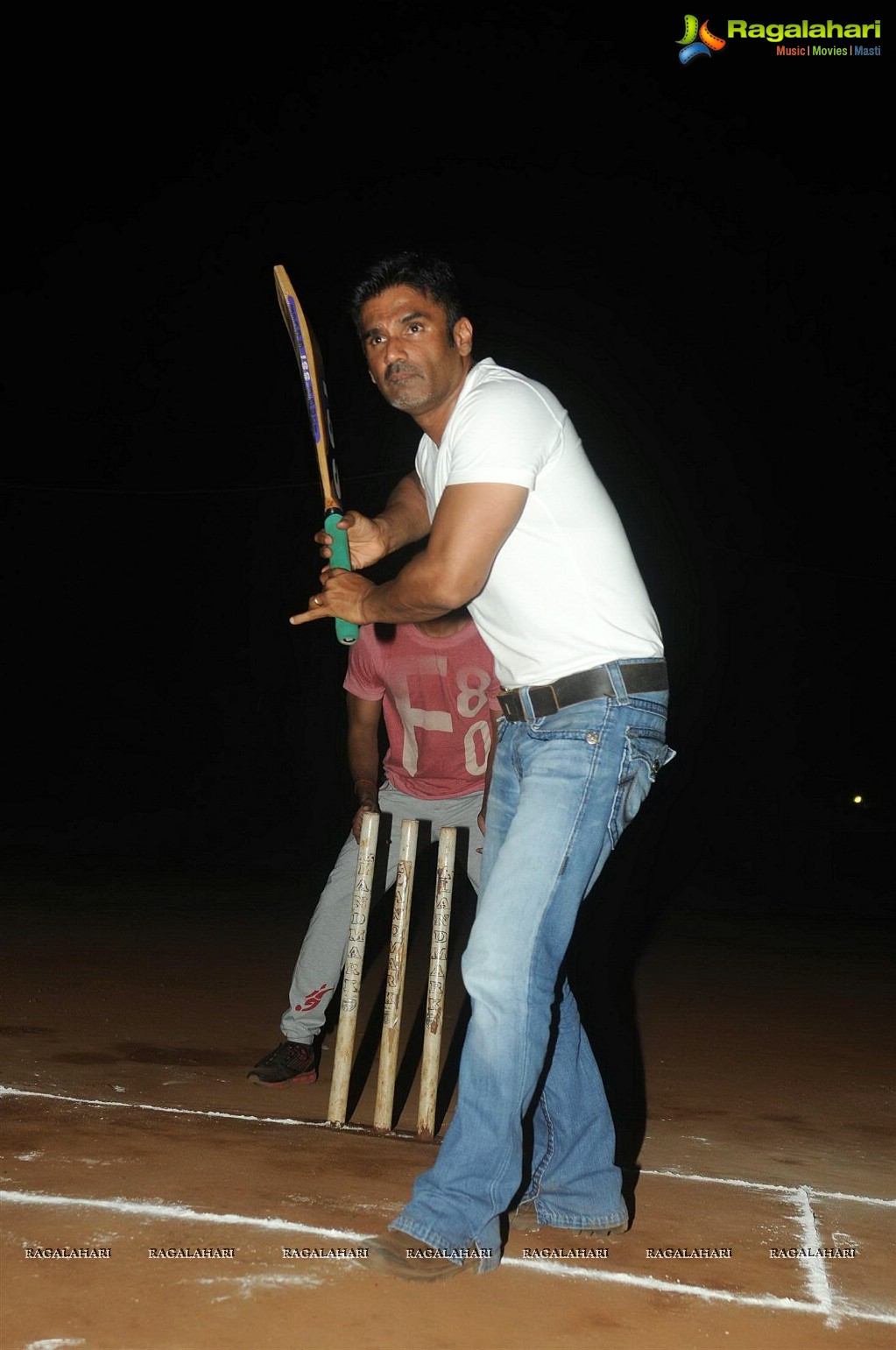 'Desi Kattey' Movie Team Play Stress Buster Warm Up Cricket Match