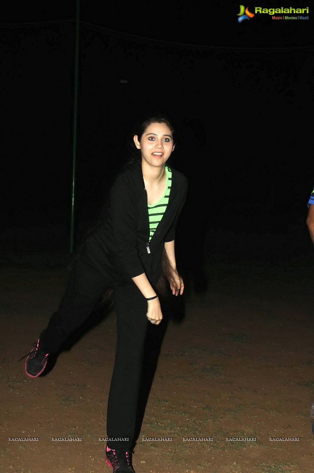 'Desi Kattey' Movie Team Play Stress Buster Warm Up Cricket Match