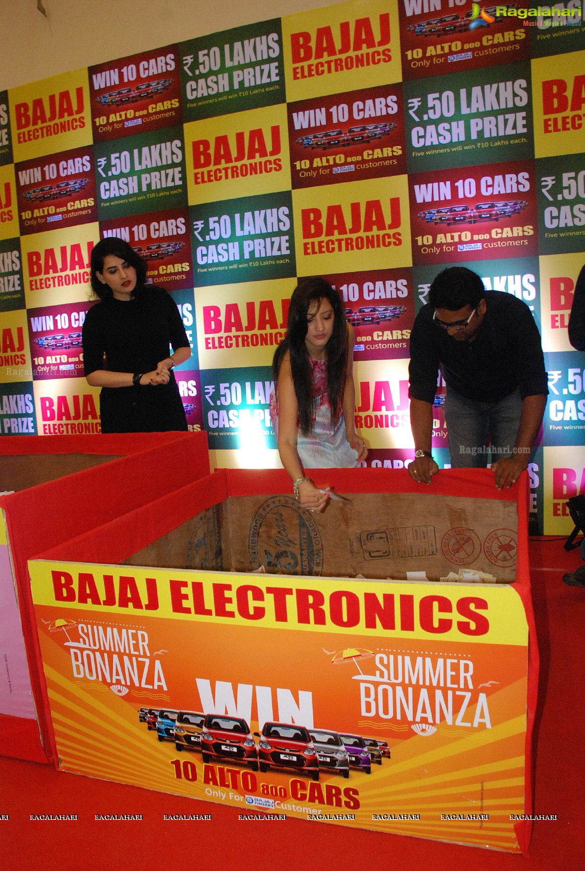 Archana and Richa Panai at Grand Bumper Draw by Bajaj Electronics
