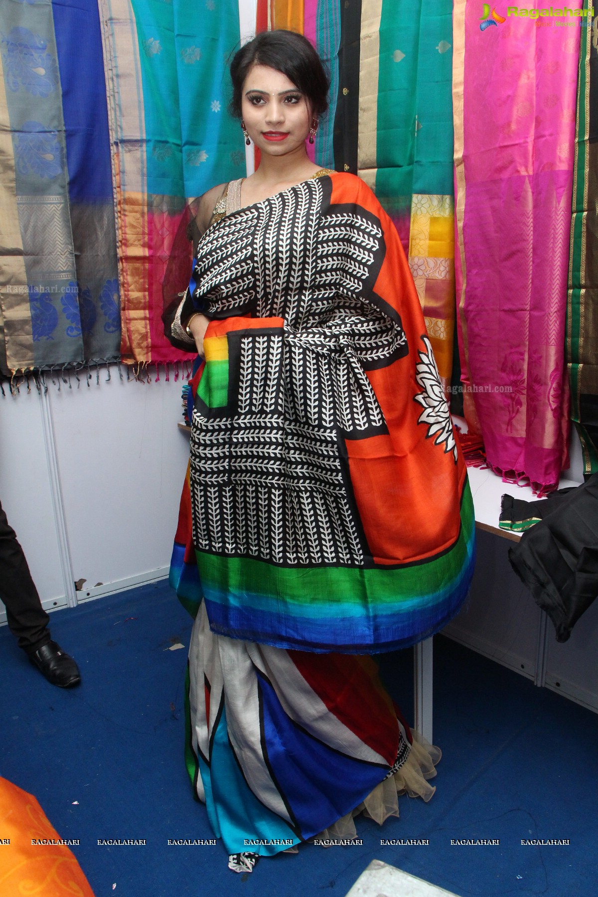 Priyanka Ramana inaugurates National Silk Expo at Satya Sai Nigamagamam, Hyderabad