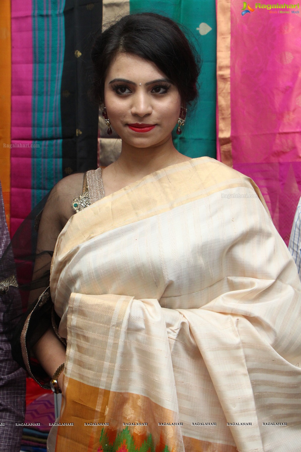 Priyanka Ramana inaugurates National Silk Expo at Satya Sai Nigamagamam, Hyderabad