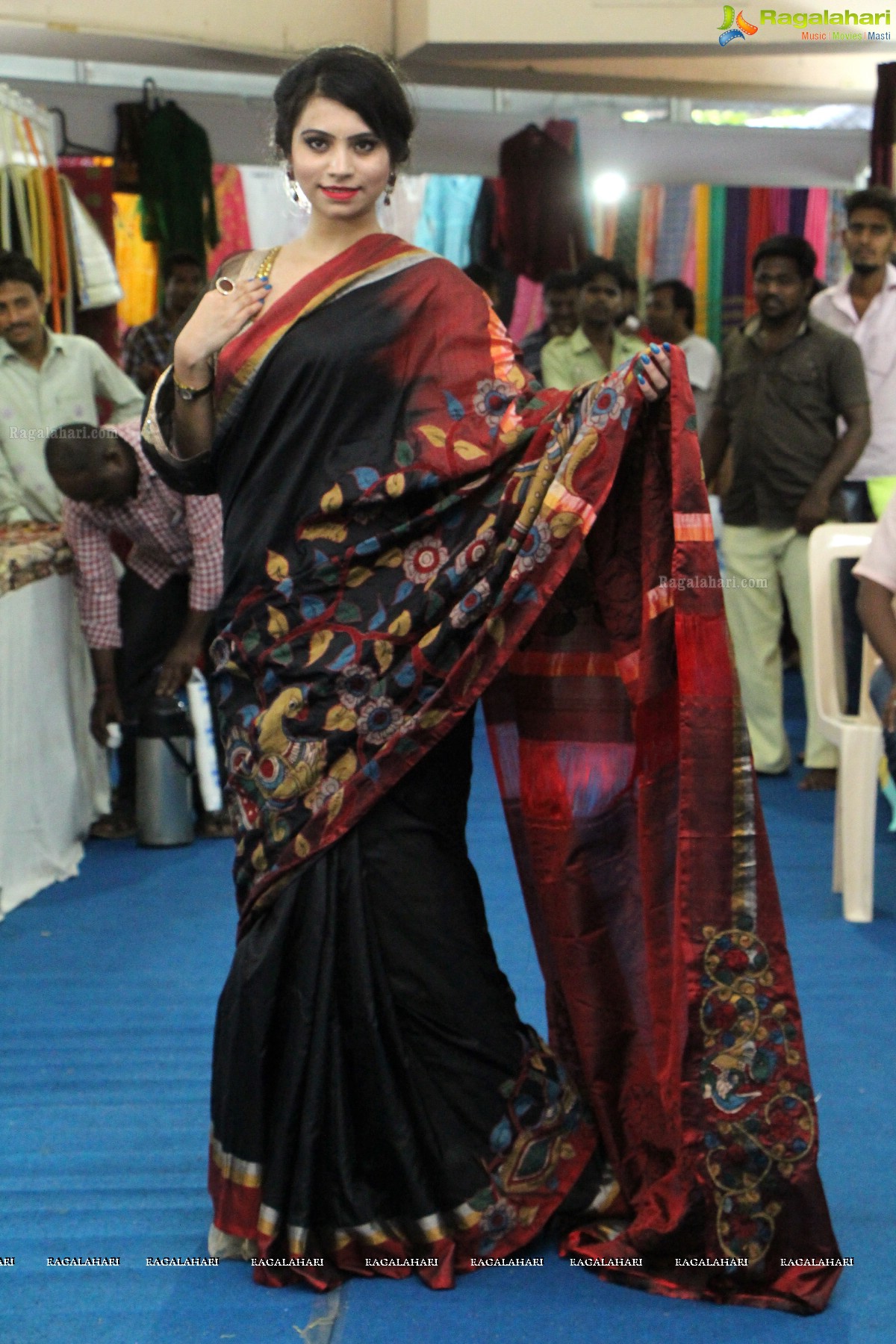 Priyanka Ramana inaugurates National Silk Expo at Satya Sai Nigamagamam, Hyderabad