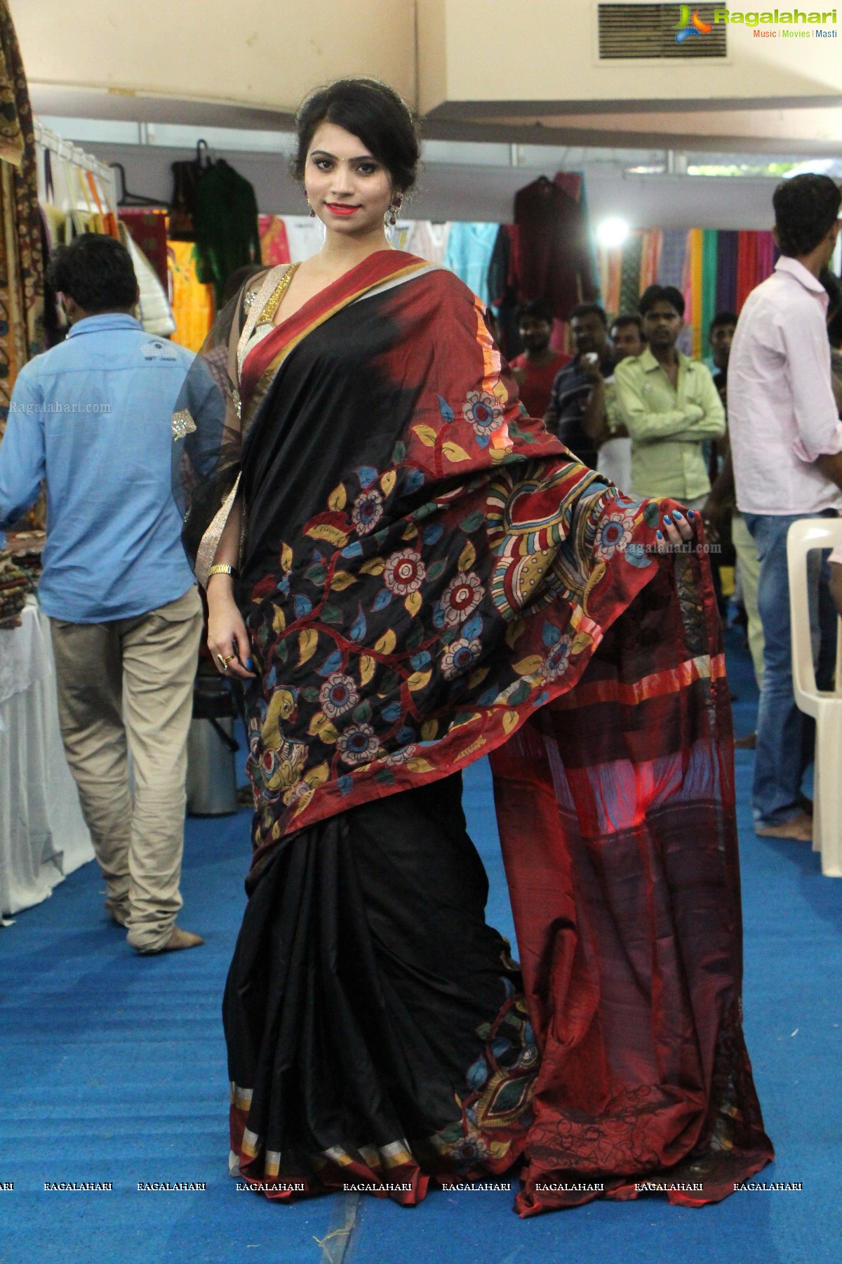 Priyanka Ramana inaugurates National Silk Expo at Satya Sai Nigamagamam, Hyderabad