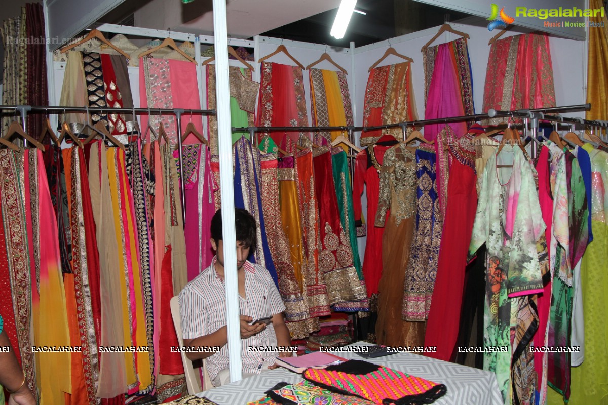 Priyanka Ramana inaugurates National Silk Expo at Satya Sai Nigamagamam, Hyderabad