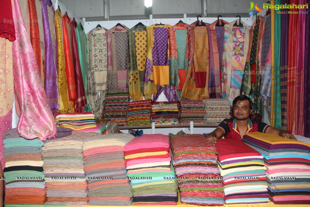 Priyanka Ramana inaugurates National Silk Expo at Satya Sai Nigamagamam, Hyderabad