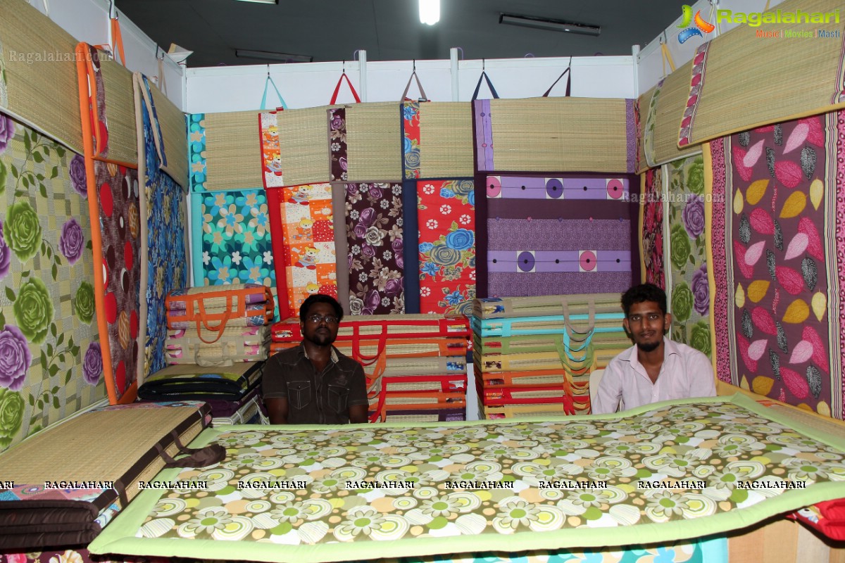 Priyanka Ramana inaugurates National Silk Expo at Satya Sai Nigamagamam, Hyderabad