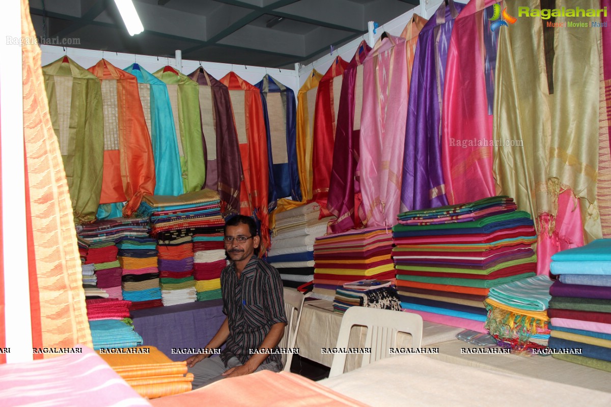 Priyanka Ramana inaugurates National Silk Expo at Satya Sai Nigamagamam, Hyderabad