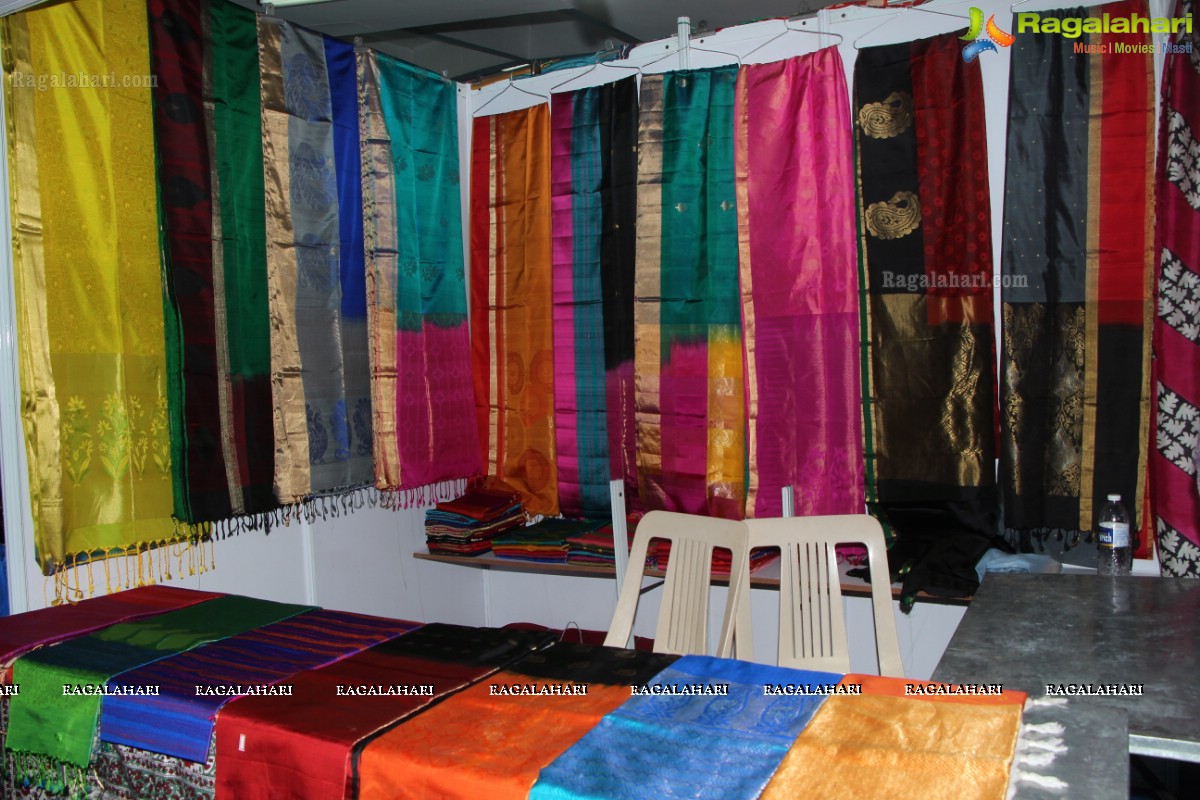 Priyanka Ramana inaugurates National Silk Expo at Satya Sai Nigamagamam, Hyderabad