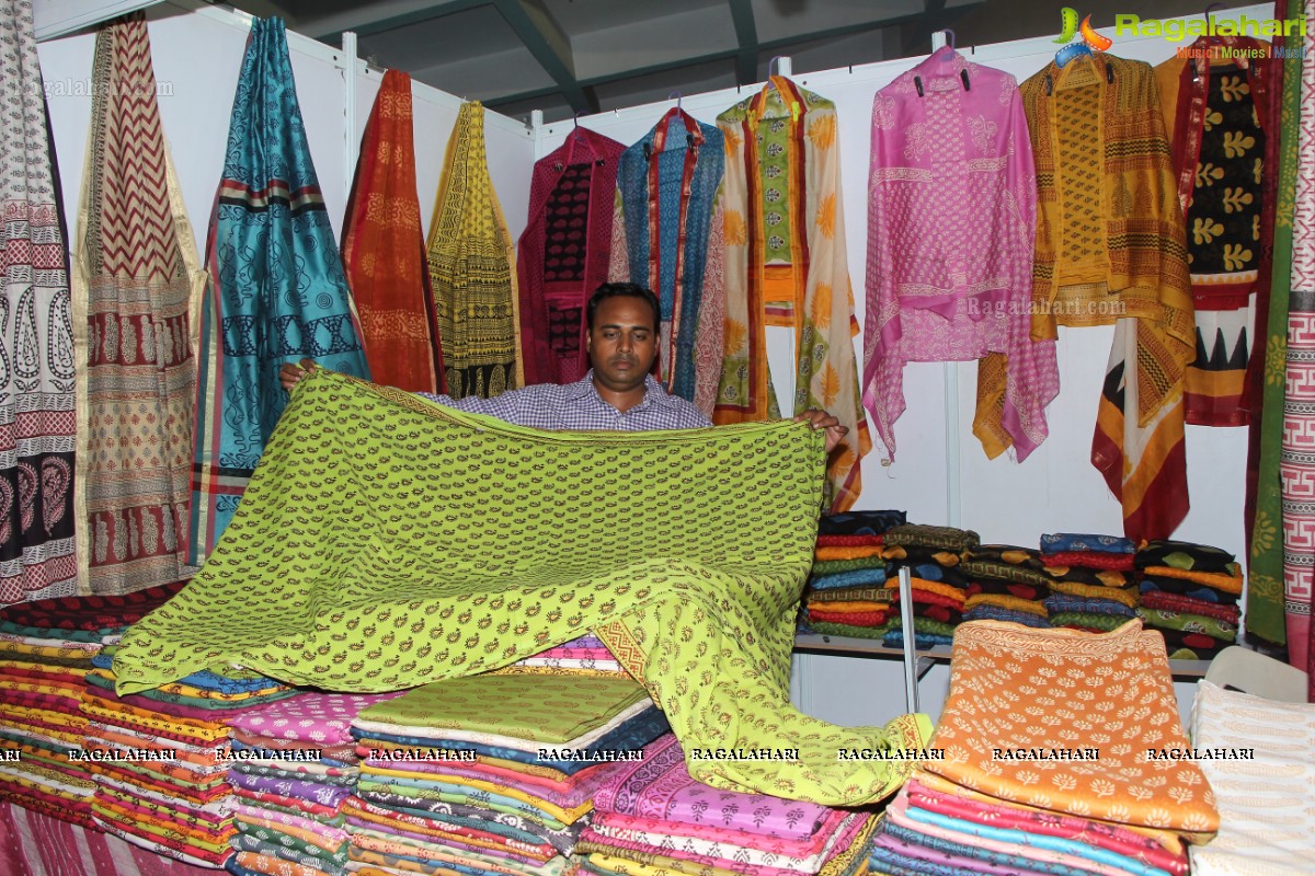 Priyanka Ramana inaugurates National Silk Expo at Satya Sai Nigamagamam, Hyderabad