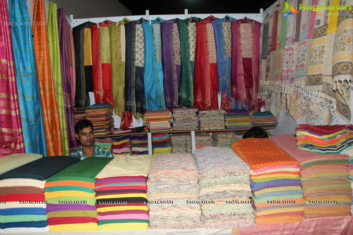 Priyanka Ramana inaugurates National Silk Expo at Satya Sai Nigamagamam, Hyderabad