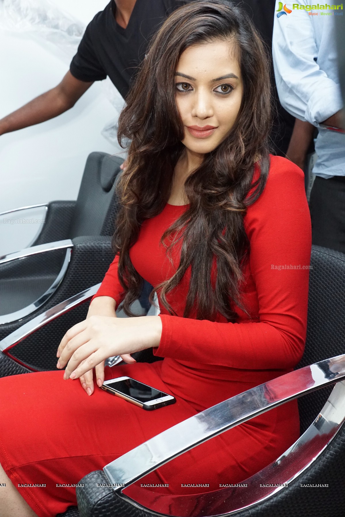 Diksha Panth launches Paris De Salon at Road No: 3, Banjara Hills, Hyderabad