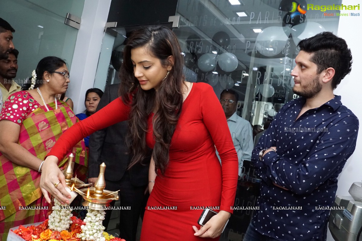 Diksha Panth launches Paris De Salon at Road No: 3, Banjara Hills, Hyderabad