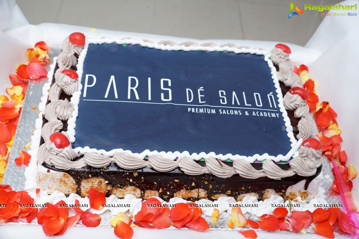 Diksha Panth launches Paris De Salon at Road No: 3, Banjara Hills, Hyderabad