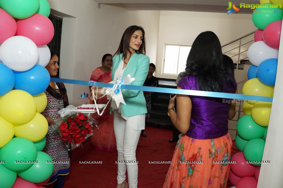 Shilpa Reddy inaugurates Party Town at Banjara Hills, Hyderabad