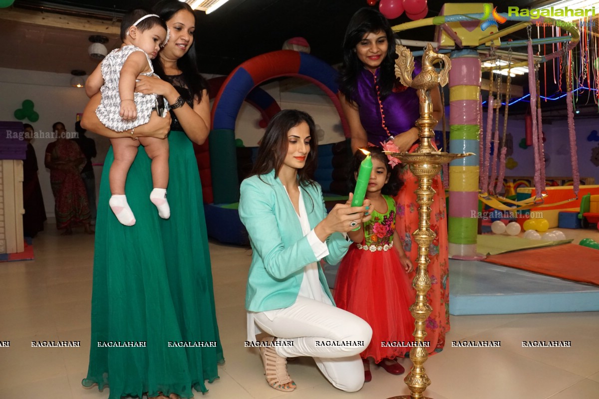 Shilpa Reddy inaugurates Party Town at Banjara Hills, Hyderabad