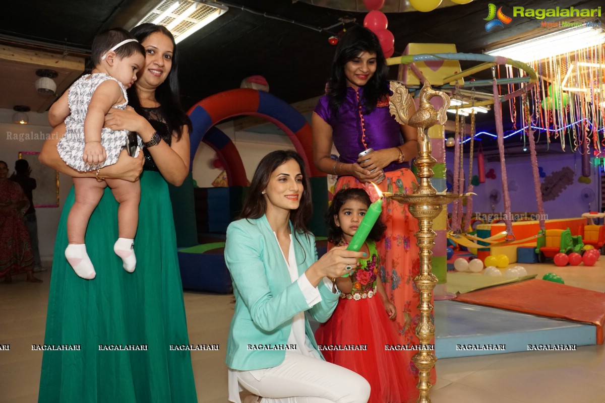 Shilpa Reddy inaugurates Party Town at Banjara Hills, Hyderabad