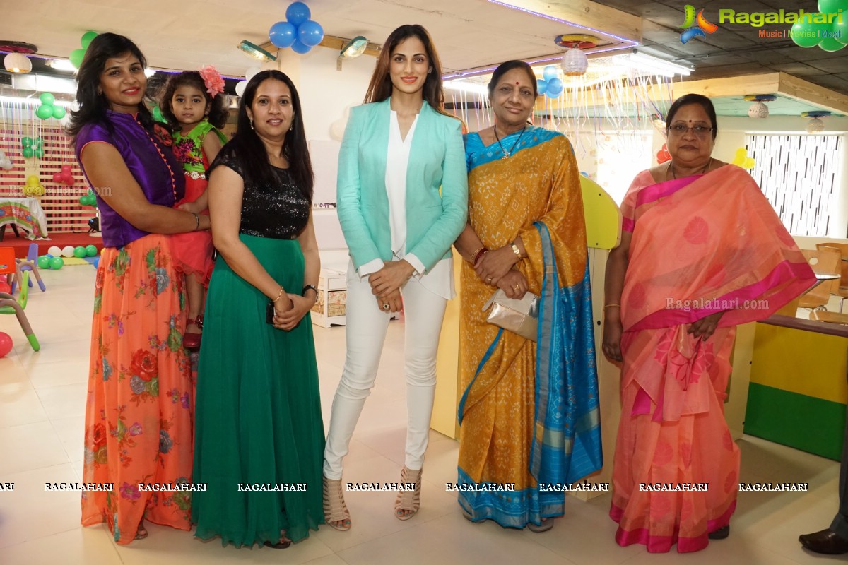 Shilpa Reddy inaugurates Party Town at Banjara Hills, Hyderabad