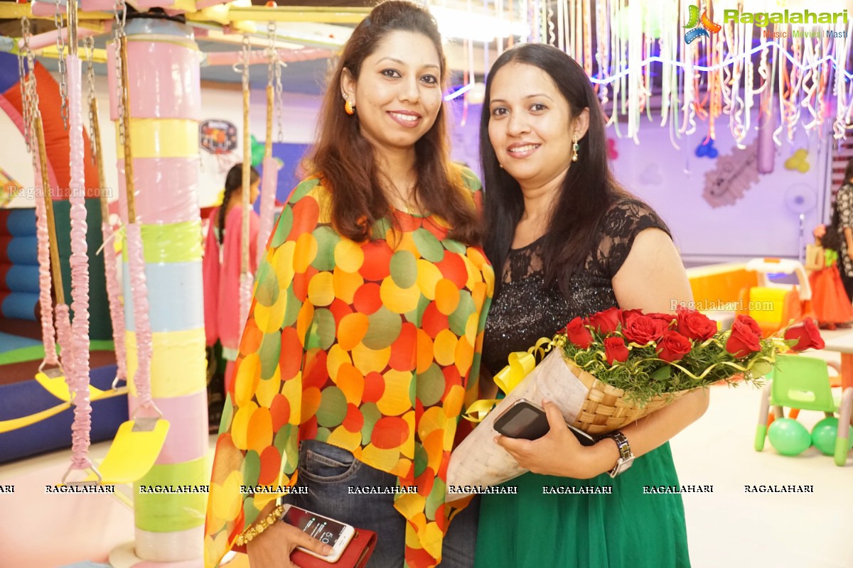 Shilpa Reddy inaugurates Party Town at Banjara Hills, Hyderabad