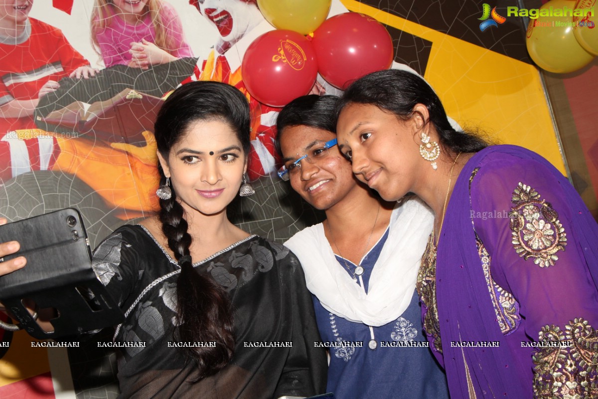 Sivabalaji-Madhumitha Fans Meet at McDonald's, Hyderabad