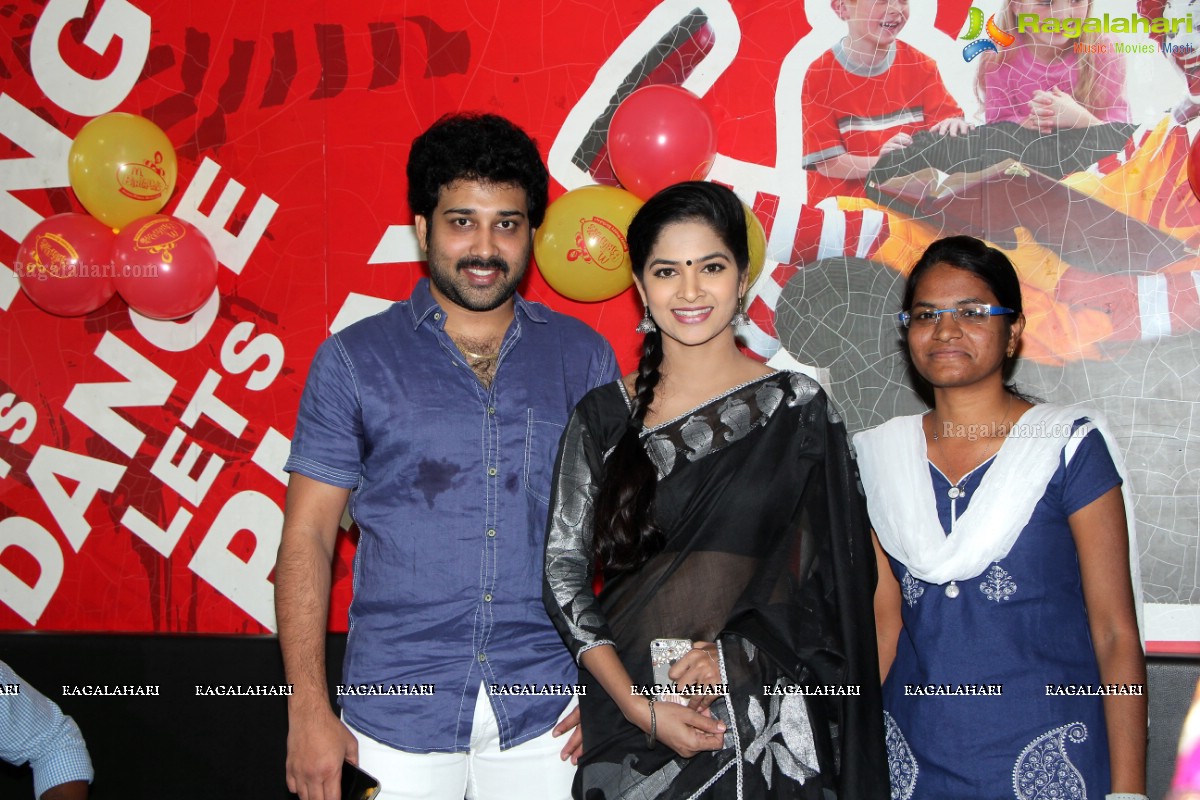 Sivabalaji-Madhumitha Fans Meet at McDonald's, Hyderabad