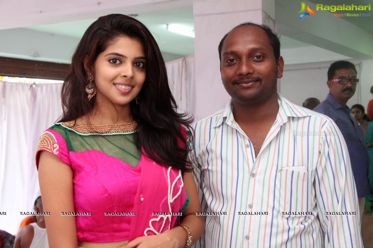 Sri Avanthi Silks Launch by Heroine Sravya