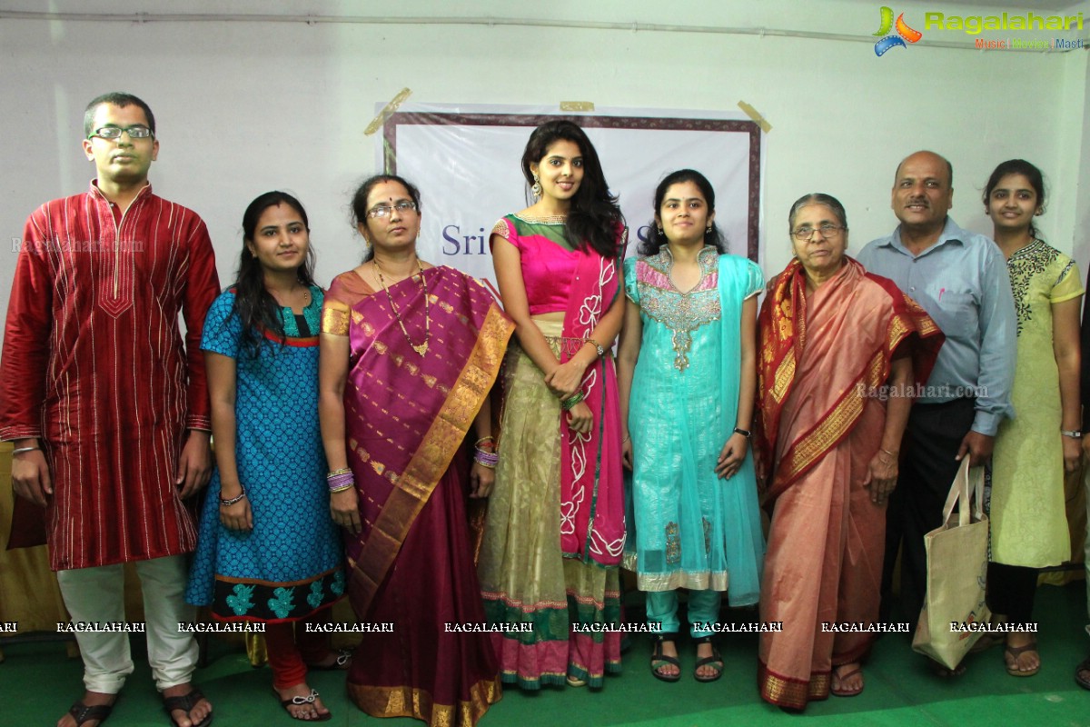 Sri Avanthi Silks Launch by Heroine Sravya