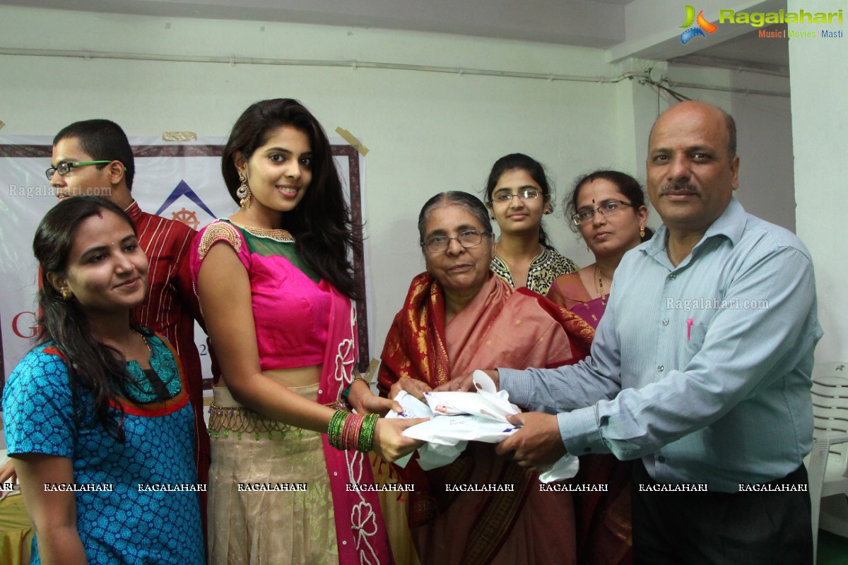 Sri Avanthi Silks Launch by Heroine Sravya