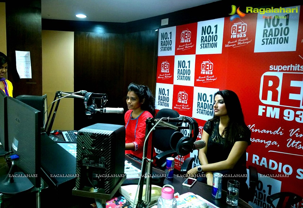 Where is Vidyabalan Team at Radio Mirchi, Vizag