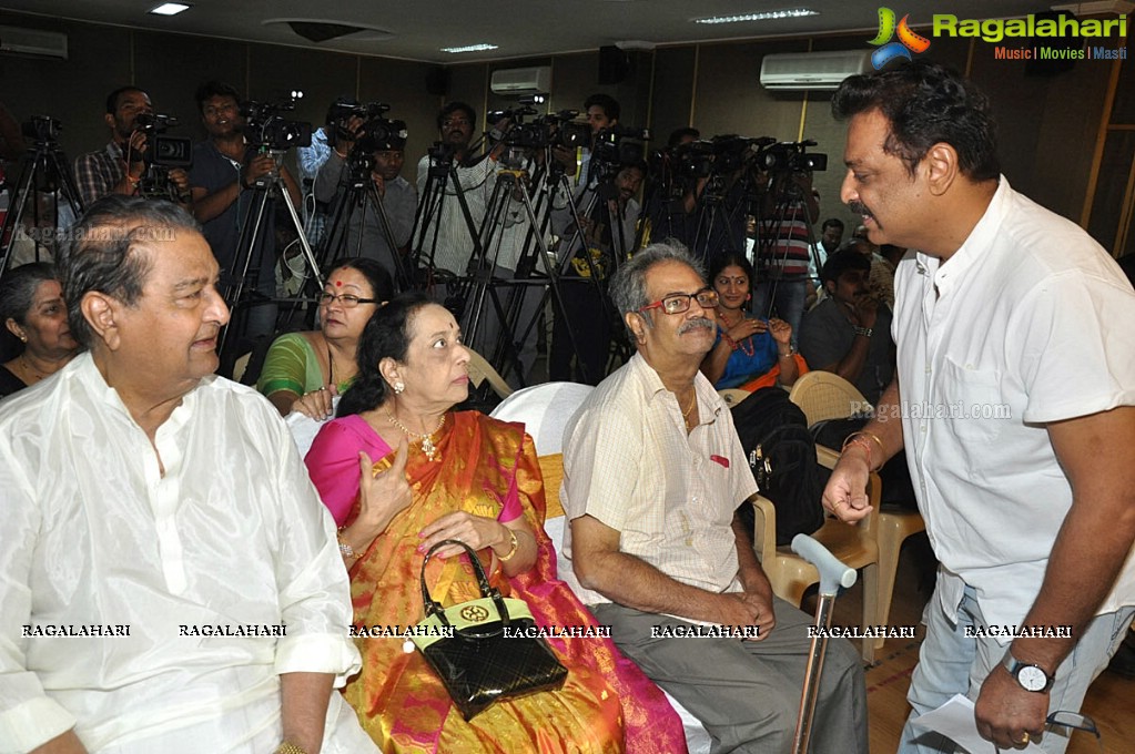 Felicitation to Jamuna and Kaikala Satyanarayana by MAA