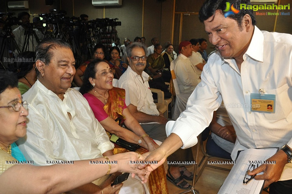 Felicitation to Jamuna and Kaikala Satyanarayana by MAA