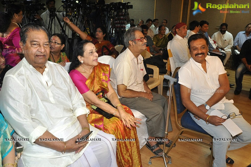 Felicitation to Jamuna and Kaikala Satyanarayana by MAA